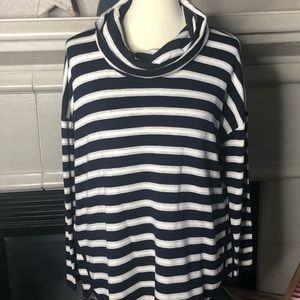 Lou and Grey long sleeve turtleneck, size M/L.